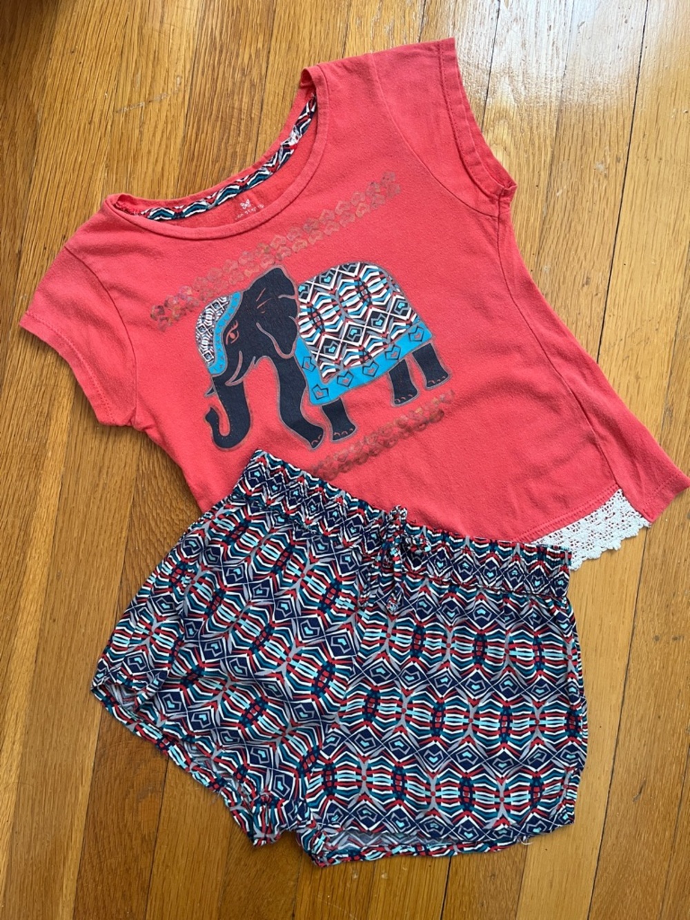 Girls Size 7 / 8 Patterned Soft Shorts 100% Rayon Flowy Summer Colorful Shorts - Picture 2 of 11